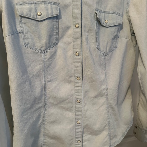 H&M &Denim Light Wash Snap-Front Chambray Shirt - Picture 3 of 6